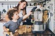 Надо ли приучать сына помогать маме по дому?» | PARENTS